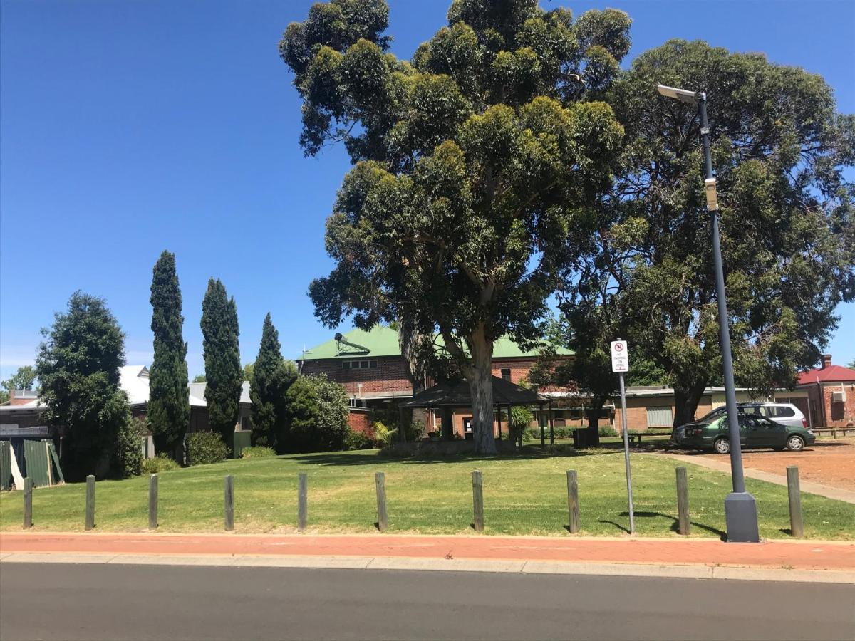 Donnybrook Hotel WA Buitenkant foto